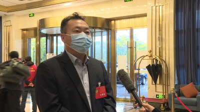 【聚焦两会】满怀激情赴盛会 政协委员向大会报到