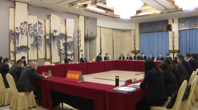 【聚焦两会】出席政协英山县第十届委员会第一次会议委员讨论报告