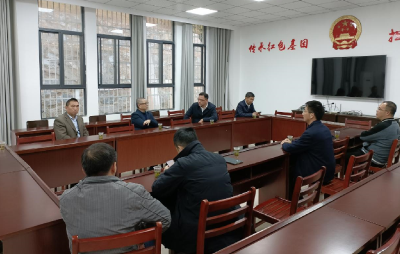 省文联主席刘醒龙到红山镇调研