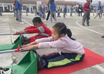 柳林河小学激励学生积极参与体育锻炼