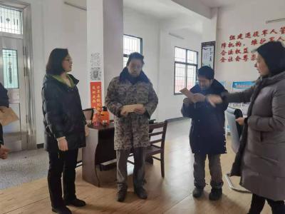 县九昇城发集团开展慰问困难群众活动