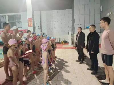 英山温泉小学游泳队积极备战省运会