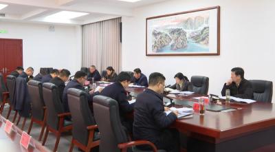 县委常委会举行第12次（扩大）会议  