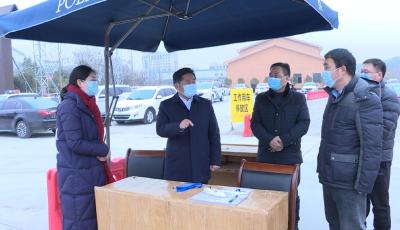 郑光文到高速查验点检查指导疫情防控工作