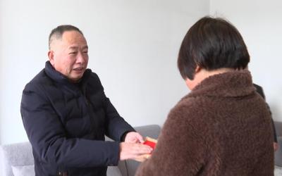 卢峰到雷家店镇走访慰问困难群众