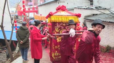 【歡喜過(guò)大年】抬花轎 娶媳婦 中式婚禮更唯美
