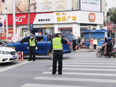 縣交警大隊(duì)全力保障春運(yùn)道路交通平穩(wěn)有序