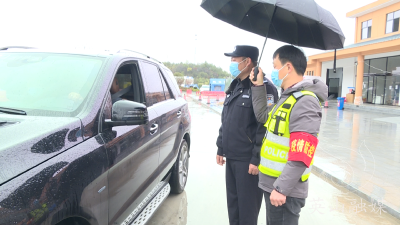 疫情防控不松懈 检察干警在“疫”线
