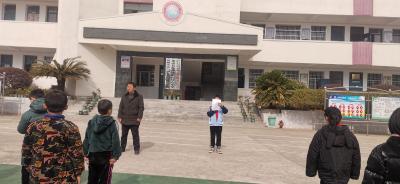 杨柳湾镇白马石小学开展安全教育月主题活动