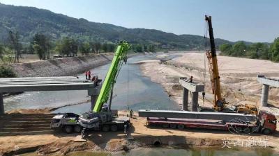 县农路局抢抓有利天气全力推进飞跃大桥建设