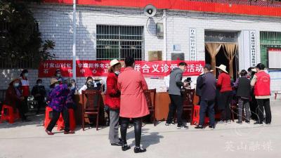  石头咀镇付家山村：振兴乡村   养老先行