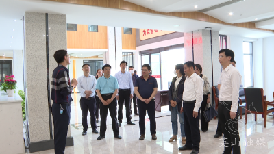 省委办公厅来我县调研档案管理工作