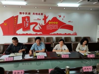  县人社局举办“平凡岗位  精彩人生”优秀职场毕业生座谈会