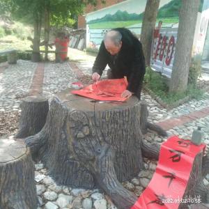 八旬老人退而不休  热心助人