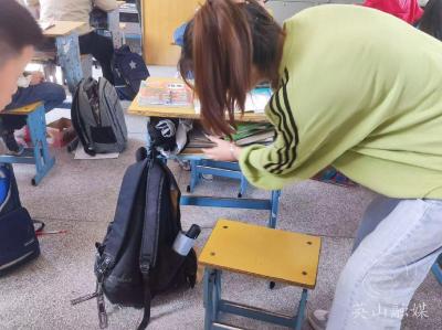 張咀希望小學(xué)開展違禁物品大排查