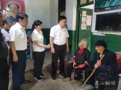 陈德峰带走访慰问93岁困难退役军人