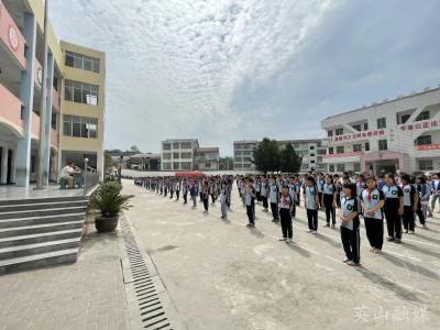 南河镇中心小学召开法制教育专题讲座护“未”成长