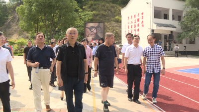 爱心助力父子岭小学捐赠暨《凤凰琴》《天行者》原型地揭牌仪式举行 