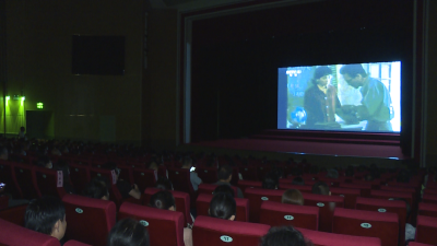 一曲弦歌动四方  电影《凤凰琴》在我县放映引起强烈反响  