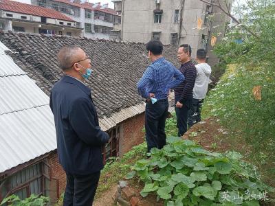 【下基层察民情解民忧暖民心】县教育局：“护岸坡”护到了居民心坎上