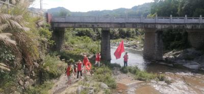 杨柳湾镇百名教师暑假巡河 防止学生溺水