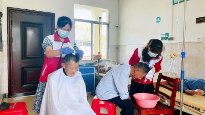 毛家坳村红十字会志愿服务队开展“特殊关爱·清凉一夏”服务活动