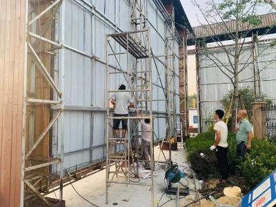 【下基层察民情解民忧暖民心 】佳宁物业公司：抢修破损墙面  保障住户安全