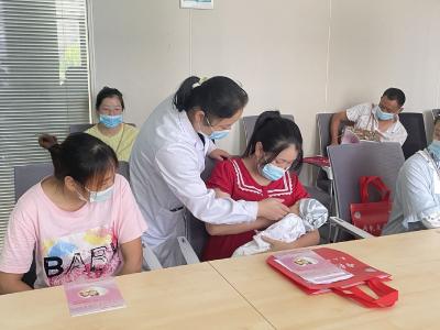 县卫健局开展母乳喂养周宣教活动