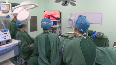 县人民医院成功施行县内首例经腋窝途径腔镜甲状腺切除手术