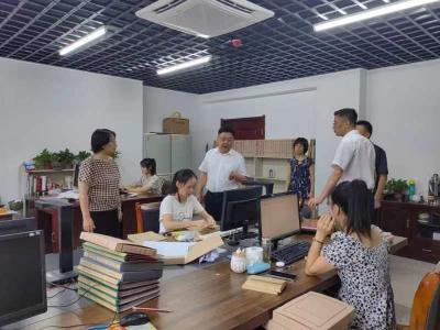 陈德峰到档案馆调研指导馆藏档案数字化工作