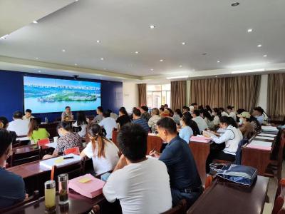 縣統(tǒng)計(jì)局組織召開(kāi)住戶大樣本輪換清查摸底工作培訓(xùn)會(huì)