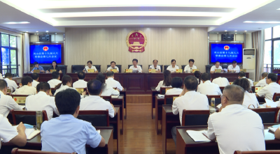县第十九届人大常委会第七次会议召开