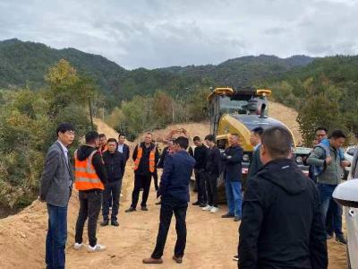 我县两家路桥公司开展互学互访观摩活动