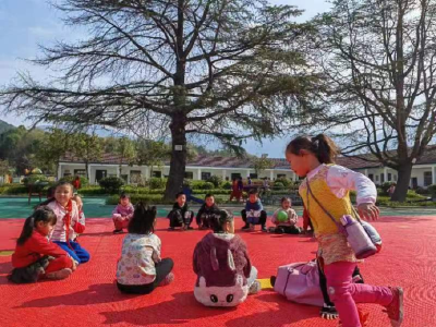 县实验小学结对帮扶结“穷亲”  城乡融合促均衡