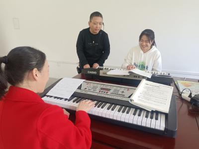 学弹唱之技  奏美妙之音 — 县第三幼儿园开展教师电子琴技能培训