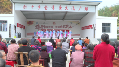县悦雅舞蹈队送歌舞进基层 