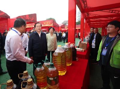 王忠林出席2023年中国农民丰收节湖北主会场活动