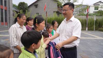 县总工会：情暖“六一” 与爱“童”行