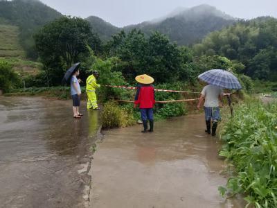 【視頻】聞汛而動 我縣黨員干部筑牢防汛救災堅實堤壩