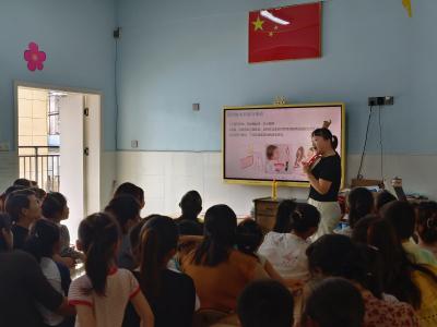 縣第二幼兒園楊柳灣園區(qū)開展暑期安全教育主題班會(huì)活動(dòng)