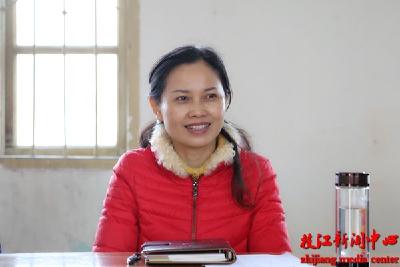 市委常委、宣传部部长黄丹梅到联系村调研