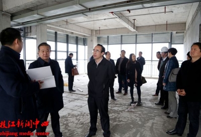 丁庆荣专题督办企业孵化中心和政务服务中心建设工作
