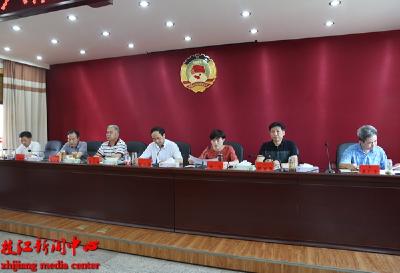 市政协召开六届三次常委会议