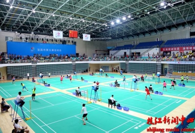 宜昌市五运会羽毛球比赛开赛 456名选手争夺7个项目名次