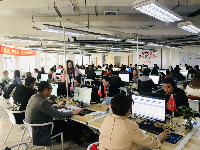 刘丰雷在电商产业园现场办公