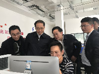 刘丰雷在电商产业园现场办公