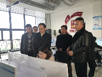 刘丰雷在电商产业园现场办公