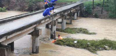 暴雨来临 各部门全力排险 致敬这些可爱的人