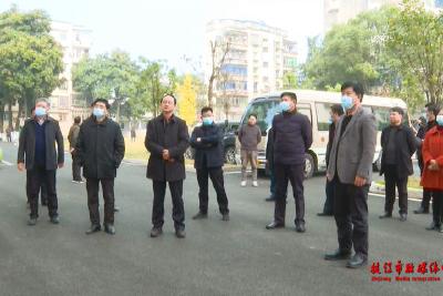 市人大常委会主任会议视察全市经济社会发展暨“十件民生实事”推进情况