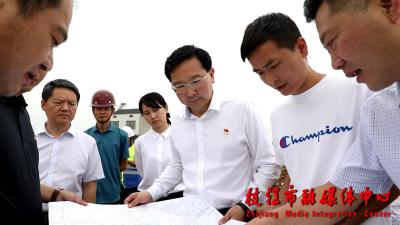 余峰调研沪渝高速枝江互通新建项目建设情况